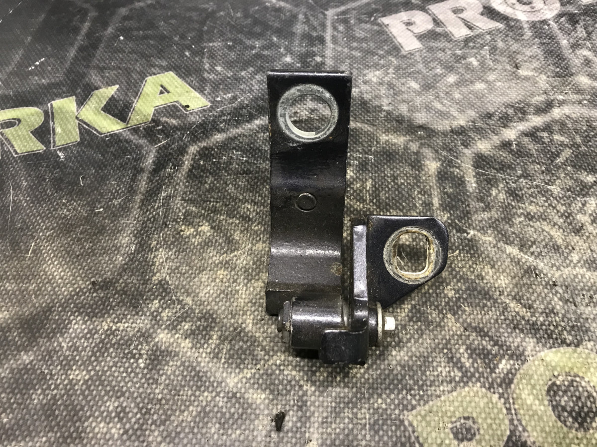 Петля нижня передніх лівих дверей FORD Mondeo MK4 (BA7) 07-14