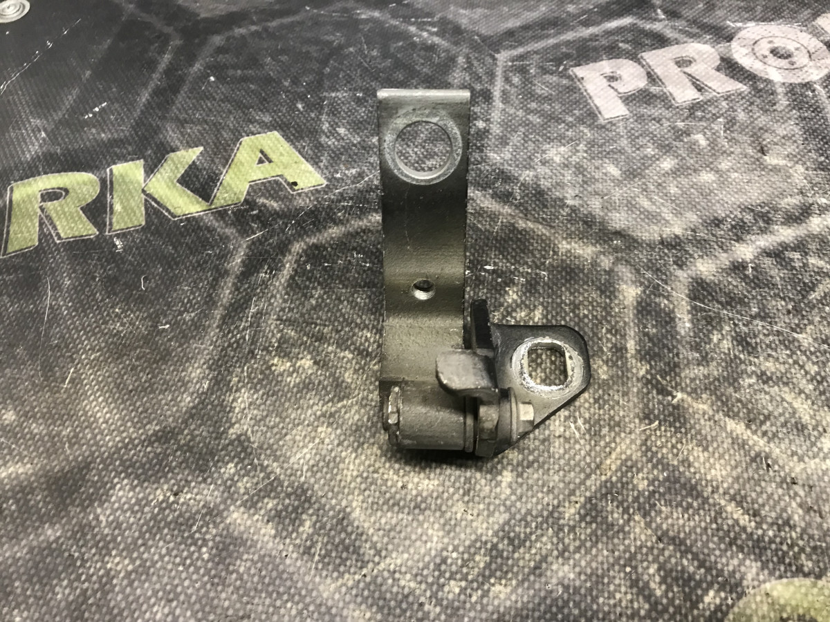 Петля нижня передніх лівих дверей FORD Mondeo MK4 (BA7) 07-14