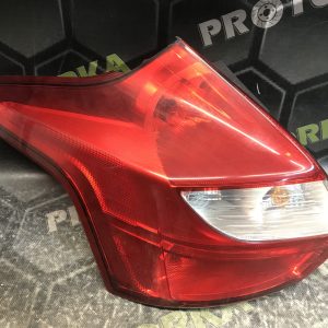 Ліхтар задній лівий хетчбек дефект FORD Focus MK3 (11-14)