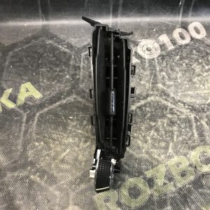 Дефлектор повітряний центральний лівий FORD Focus MK3 (11-14)