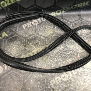 Ущільнювач передніх дверей FORD Focus MK3 (11-14)
