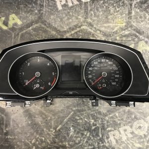 Спідометр панель приладів 2.0TDI Volkswagen Passat B8 14-23