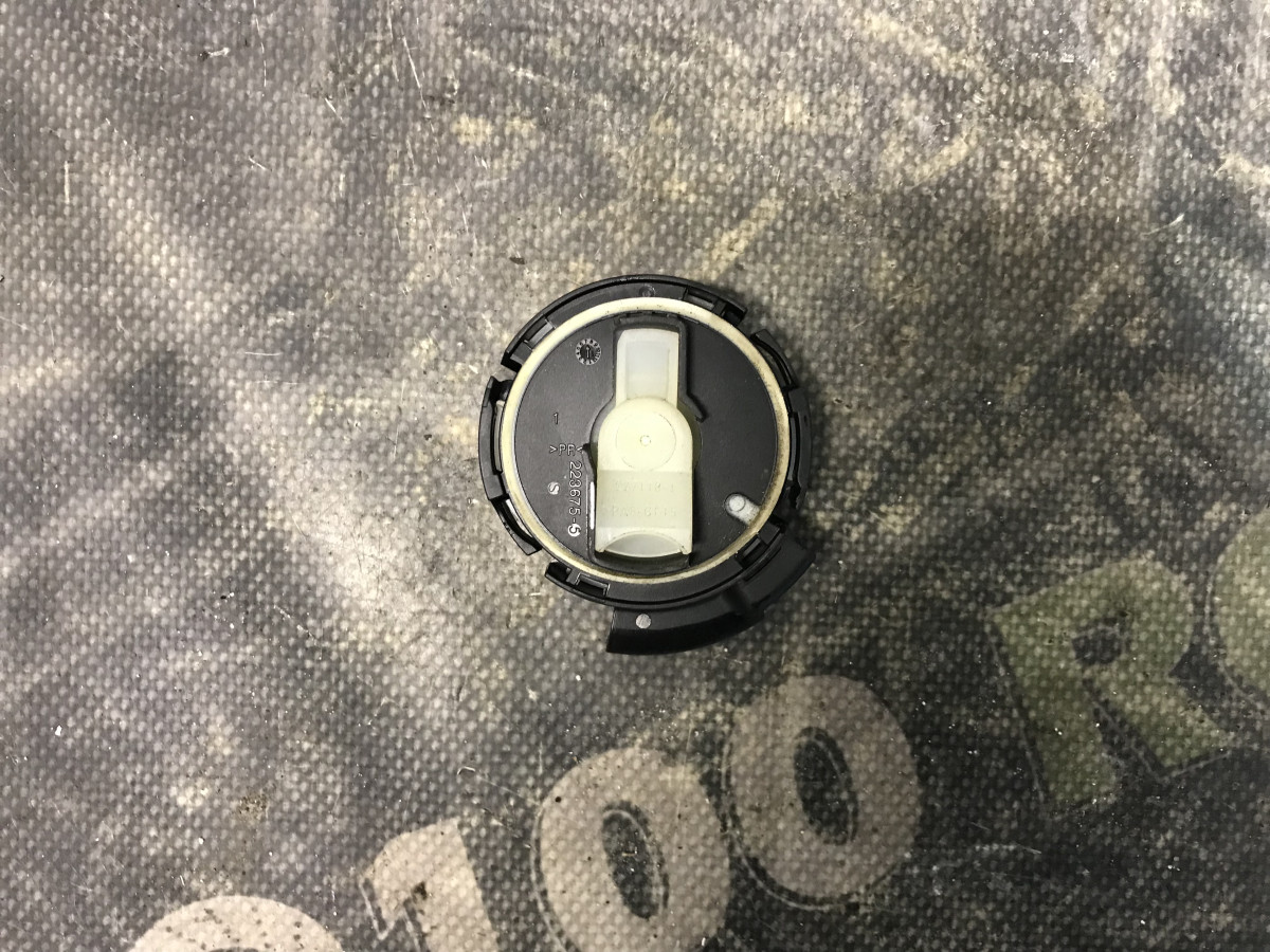 Датчик удару дверей правий Volkswagen Passat B8 14-23