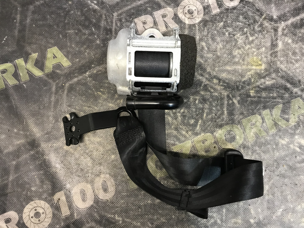 Ремінь безпеки лівий задній Volkswagen Passat B8 14-23