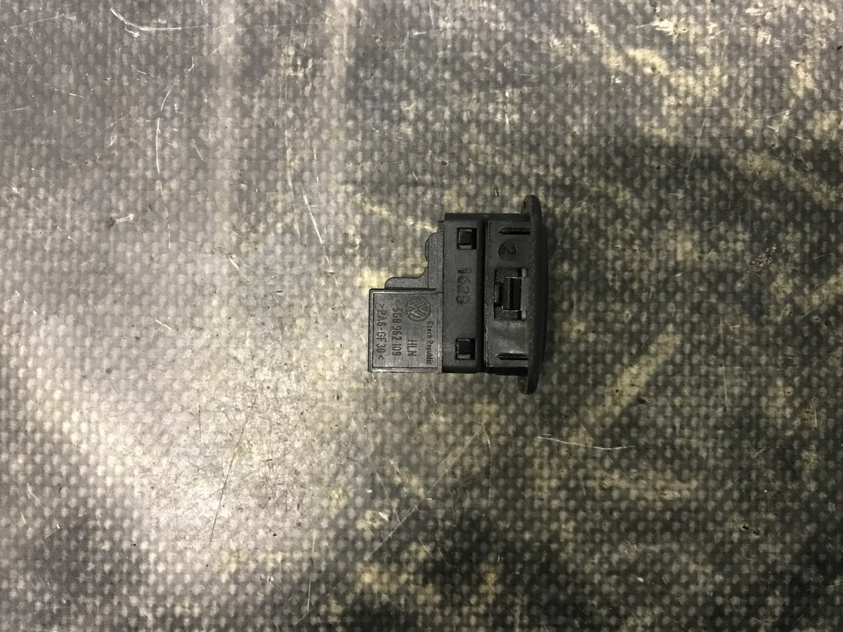 Кнопка сигналізації Volkswagen Passat B8 14-23 - Зображення 3