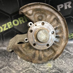 Кулак поворотний ступиця задній лівий Volkswagen Passat B8 14-23