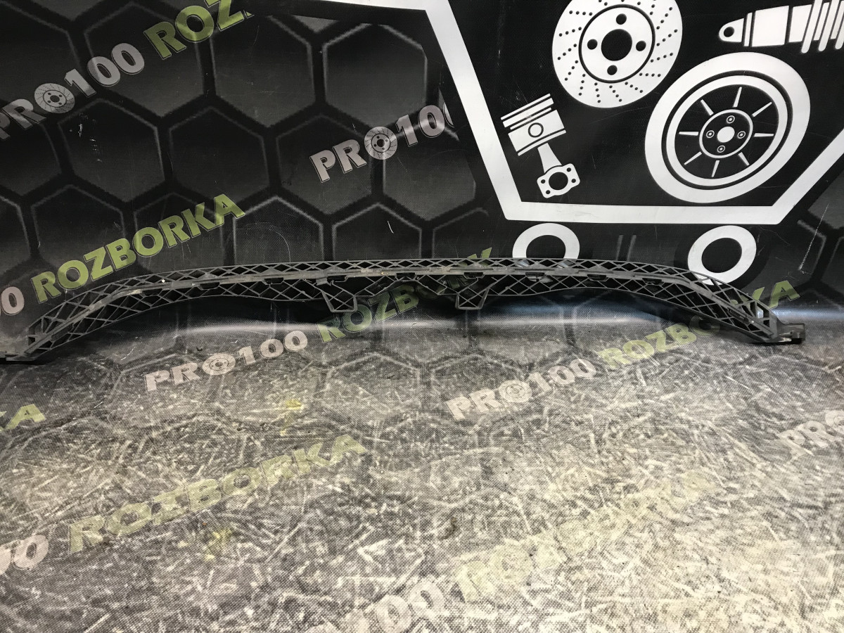 Кронштейн переднього бампера центральний Volkswagen Passat B8 14-23