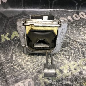 Подушка двигуна права 2.0D Volkswagen Passat B8 14-23