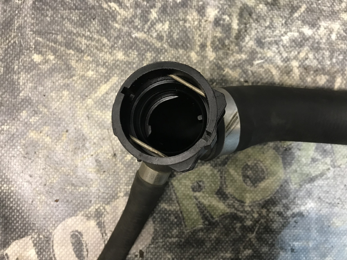 Патрубок охолодження 2.0D Volkswagen Passat B8 14-23 - Зображення 3