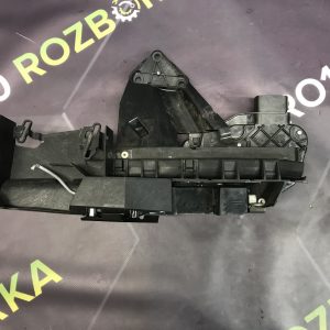 Замок передніх правих дверей FORD KUGA MK1 08-12