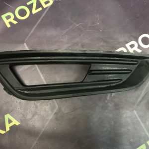 Накладка решітка протитуманної фари права Ford Focus MK3 (14-18)