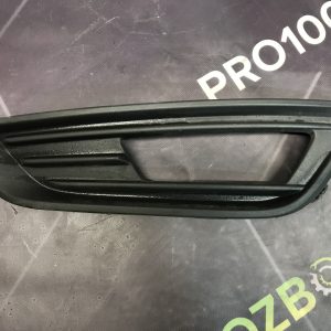 Накладка решітка протитуманної фари ліва Ford Focus MK3 (14-18)