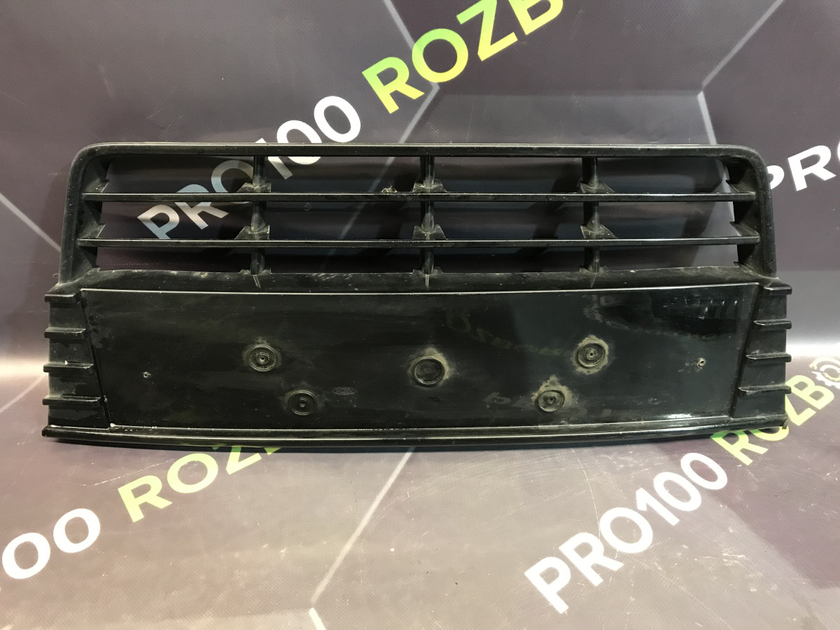 Решітка радіатора переднього бампера глянцева FORD Focus MK3 (11-14)