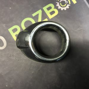 Рамка кільце протитуманної фари права хром FORD Focus MK3 (11-18)