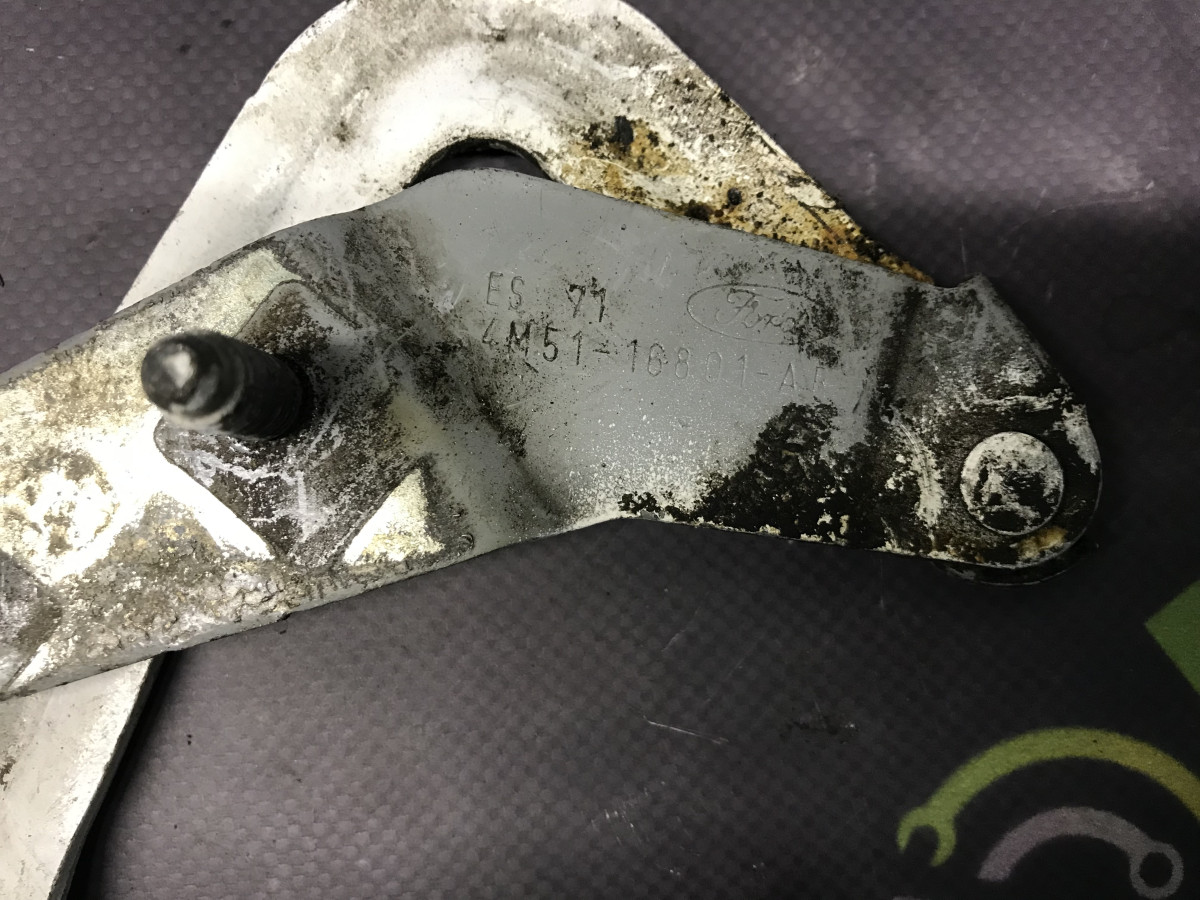 Петля капота ліва FORD Focus MK2 08-11 - Зображення 3