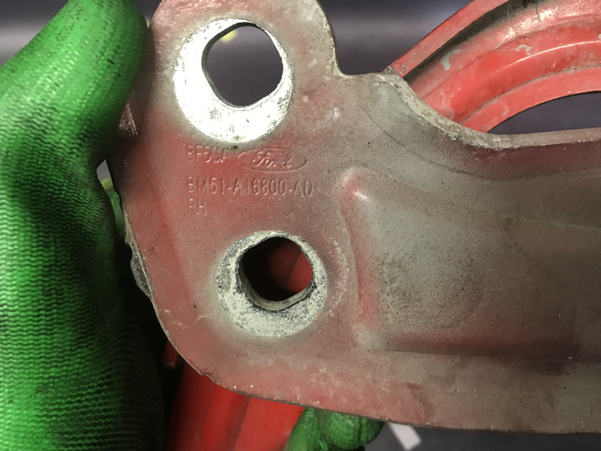 Петля капота права FORD Focus MK3 (11-18) - Зображення 3