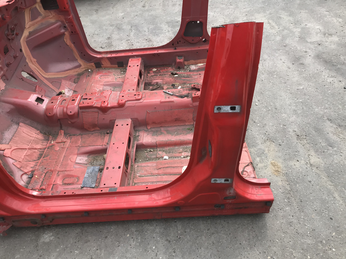 Передня ліва стійка із порогом FORD Focus MK3 (11-18)