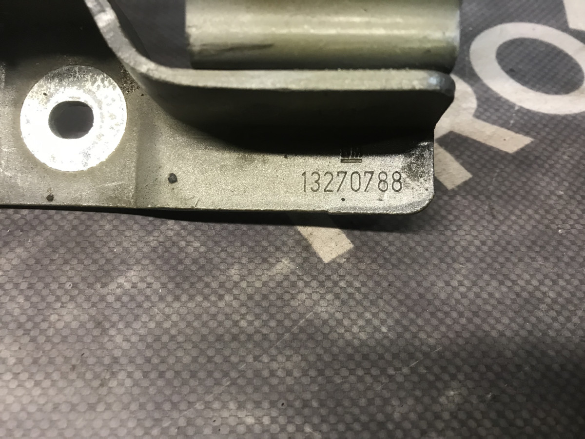Петля капота права Opel Astra J 09-15 - Зображення 3