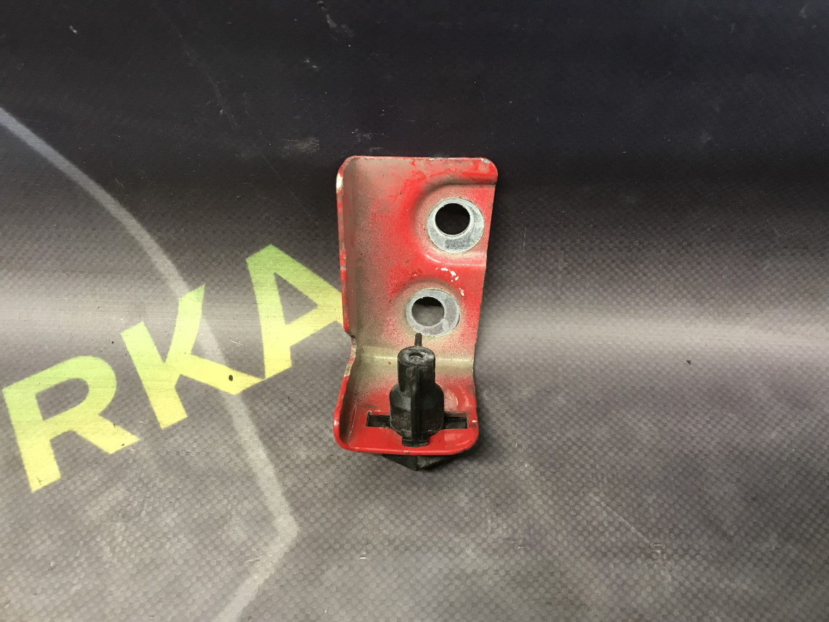 Кронштейн фари правої Opel Astra J 09-15