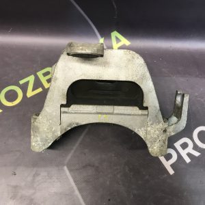 Подушка двигуна 2.0D Opel Astra J 09-15