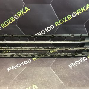 Решітка бампера центральна Volkswagen Passat B8 14-23