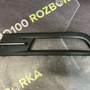 Решітка протитуманної фари ліва Volkswagen Passat B8 14-23