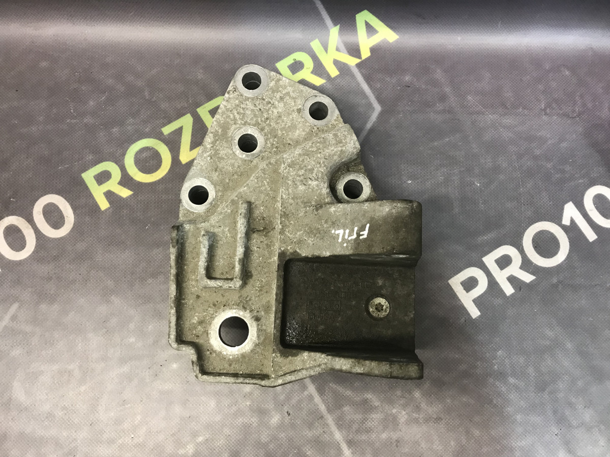Кронштейн подушки двигуна 2.2HDI Land Rover Freelander 2 L359 06-14