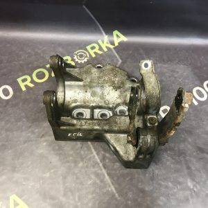 Кронштейн кріплення двигуна 2.2HDI Land Rover Freelander 2 L359 06-14