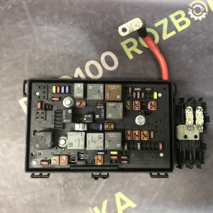 Блок запобіжників 2.0D Opel Astra J 09-15