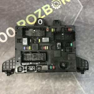 Блок запобіжників 1.7D Opel Astra J 09-15