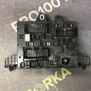 Блок запобіжників 1.4 бензина Opel Astra J 09-15