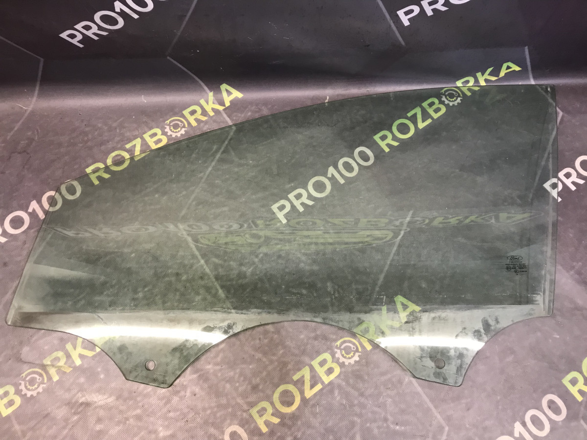 Скло лівих передніх дверей FORD Focus MK3 (11-18)