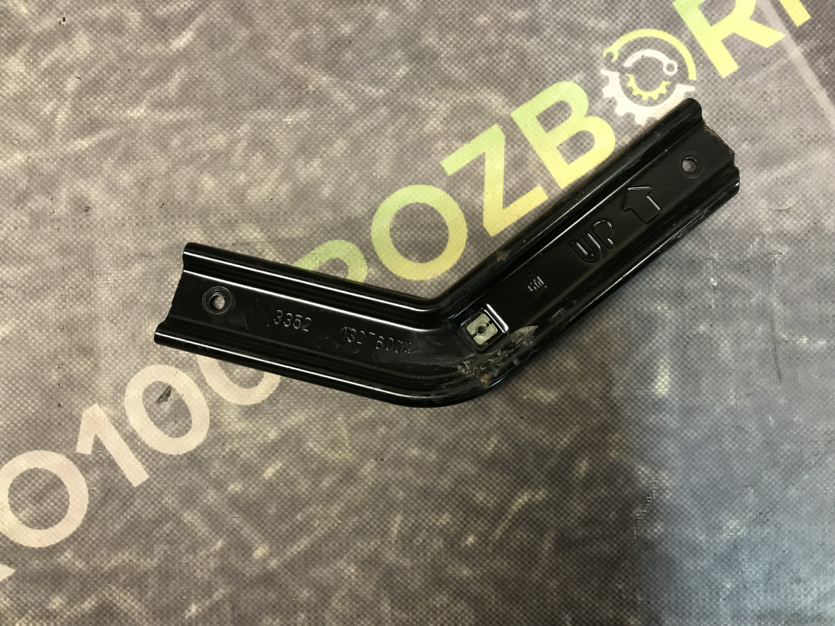 Кронштейн підлокітника карти задньої правої дверки Opel Astra J (09-15)