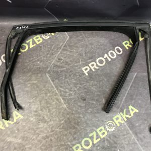 Ущільнювач задніх правих дверей Opel Astra J (09-15)