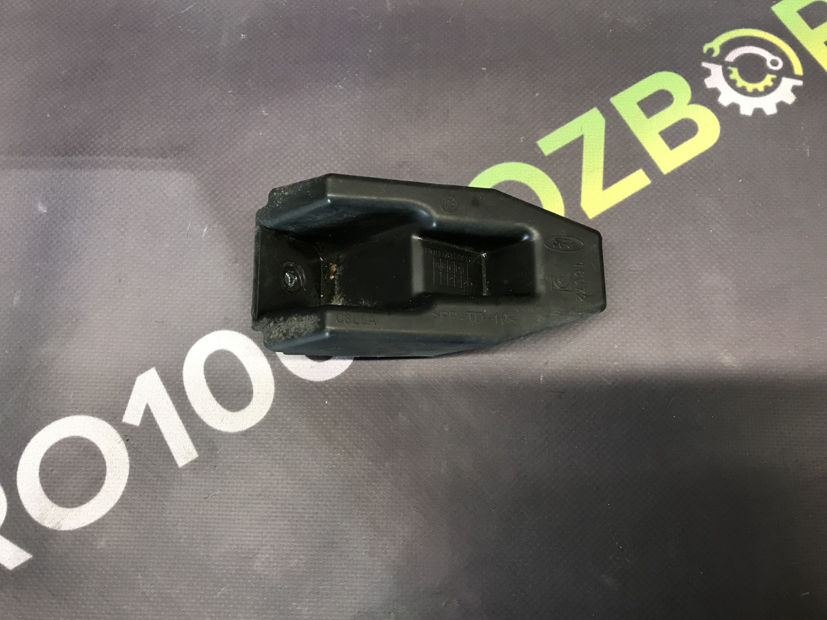 Кронштейн заднього бампера FORD Focus MK3 (11-18)
