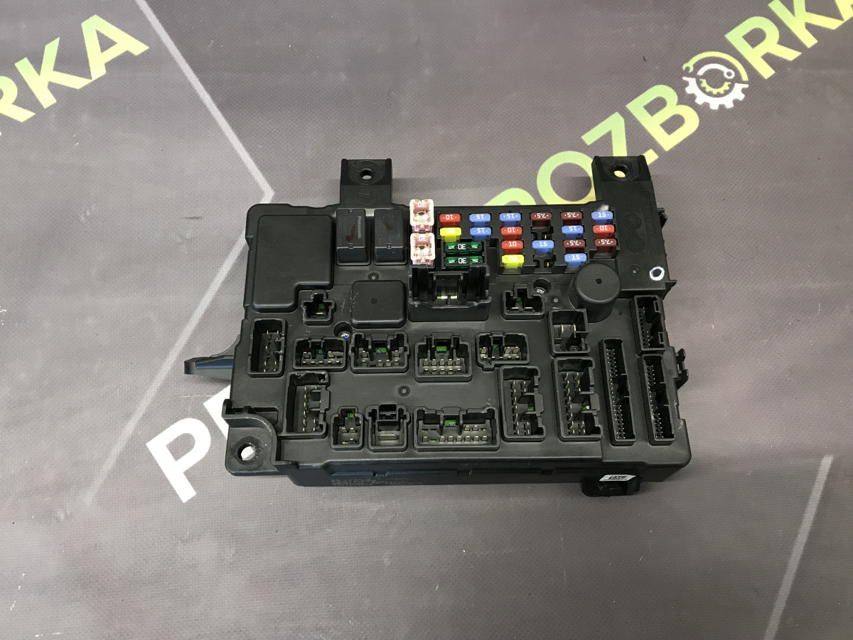Блок запобіжників Mitsubishi Outlander 3 (12-21)