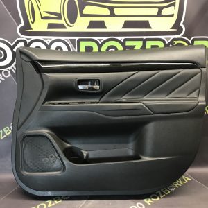 Обшивка передньої правої двері Mitsubishi Outlander 3 12-15