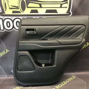 Обшивка задньої правої двері Mitsubishi Outlander 3 12-15