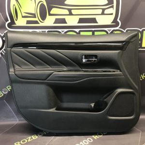 Обшивка передньої лівої двері Mitsubishi Outlander 3 12-15