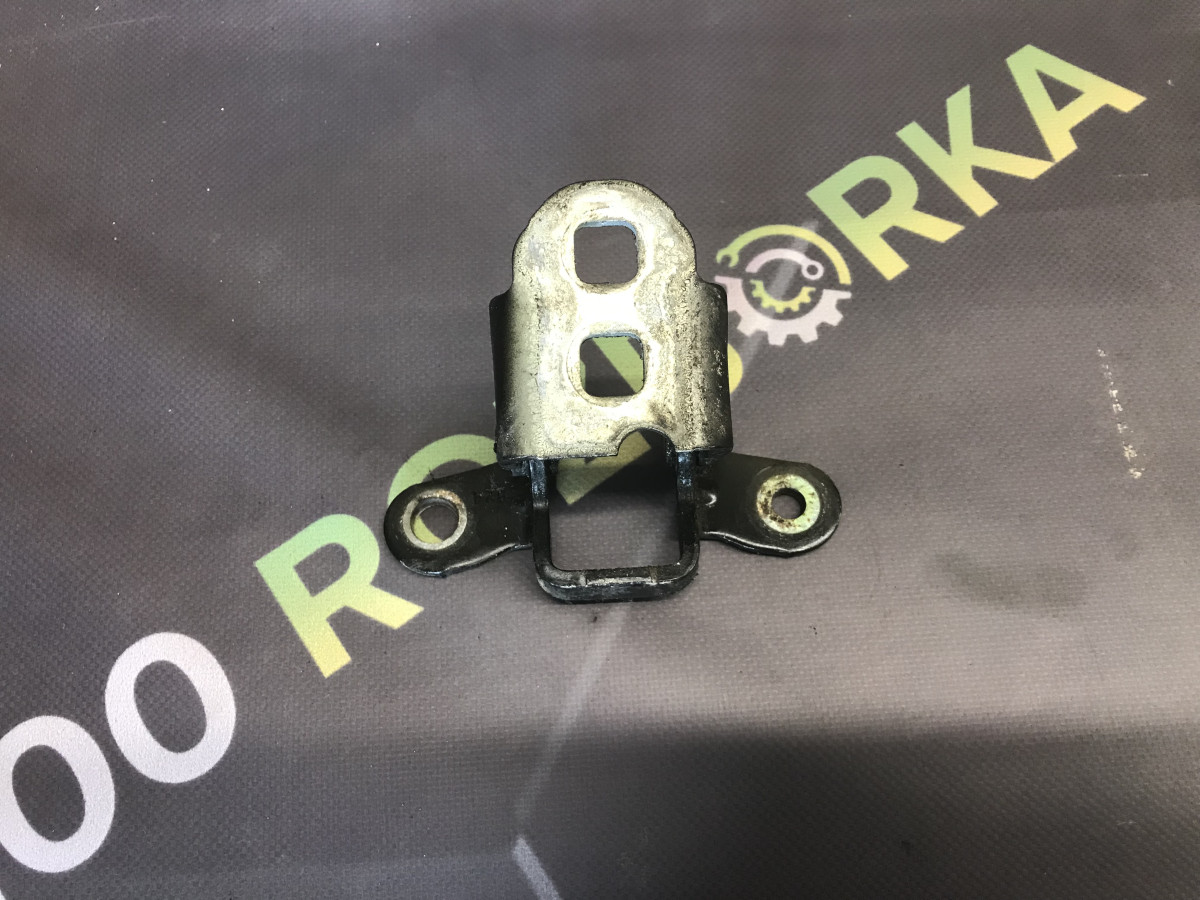Петля верхня правих дверей Jeep Compass 11-16