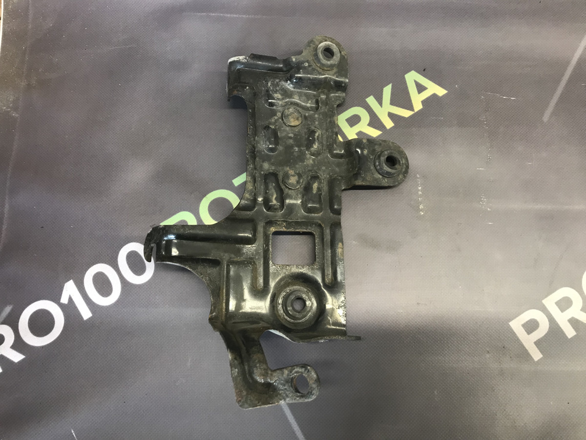 Кронштейн повітрянного фільтра Jeep Compass 11-16