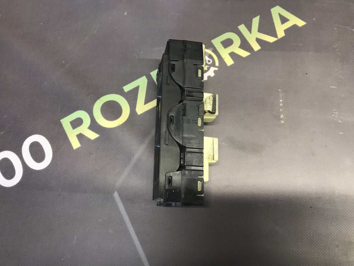 Блок управління склопідйомниками праве кермо Jeep Compass 11-16 - Зображення 4