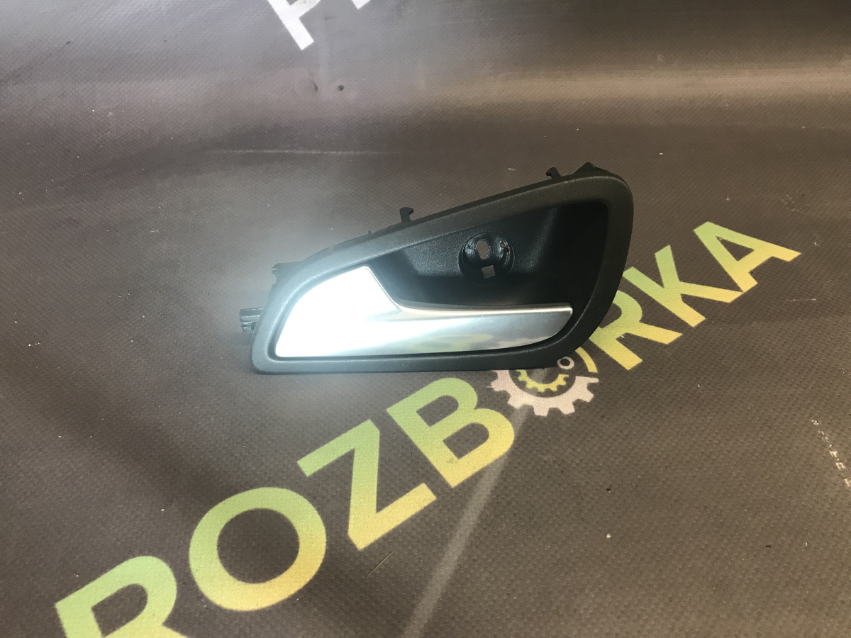 Ручка дверей ліва внутрішня FORD Focus MK3 (11-18)